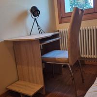 Scrivania con sedia e armadio coordinato