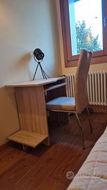 Scrivania con sedia e armadio coordinato