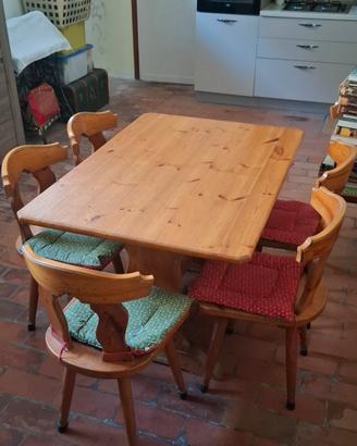 tavolino con sei sedie in legno massello 