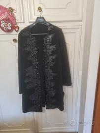 Soprabito con decorazioni lucide e strass