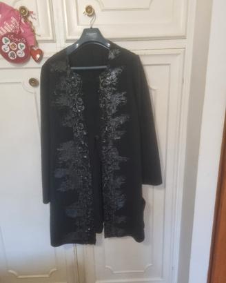 Soprabito con decorazioni lucide e strass