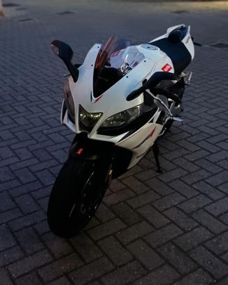 Aprilia RSV4 R