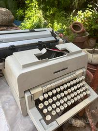 Macchina da scrivere Olivetti linea 98