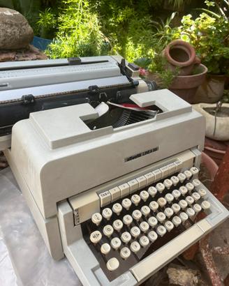 Macchina da scrivere Olivetti linea 98