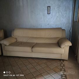 divano 3 posti e poltrona sfoderabili a 50€