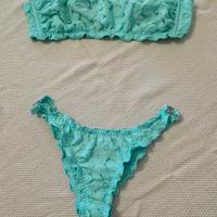 Bikini turchese a fiori 