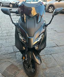 TMAX 560