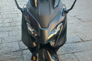 TMAX 560