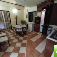 Stabile Indipendente Su 3 Livelli + Veranda Lazzar