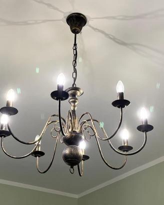 Coppia di lampadari in ferro battuto – 8 bracci