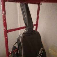 chitarra classica con custodia 