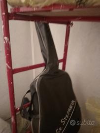 chitarra classica con custodia 