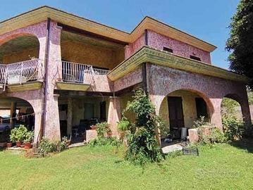 Immobile in asta di 649 m² con più di 5 locali e b