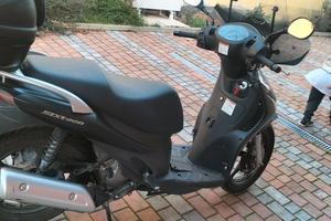 Scooter  Suzuki Sixteen 150