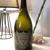 Bottiglia vuota champagne dom perignon vintage