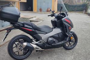 Honda Integra 750