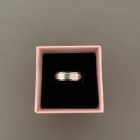 Anello fedina con scritta in oro "Love forever"