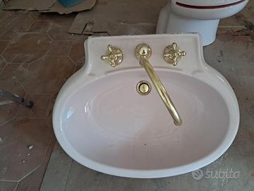 Sanitari bagno rosa vintage