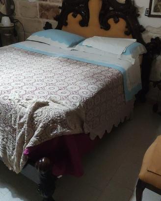 Letto matrimoniale antico