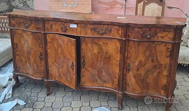 Antica credenza in radica di noce