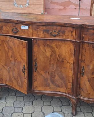 Antica credenza in radica di noce