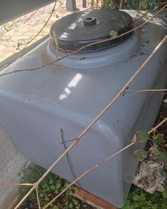 ven recipiente d acqua  200L come nuovo
