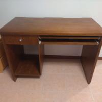 Scrivania tavolo pc