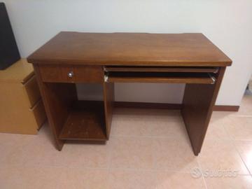 Scrivania tavolo pc