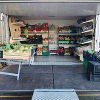 Carrello appendice adibito ad uso commerciale