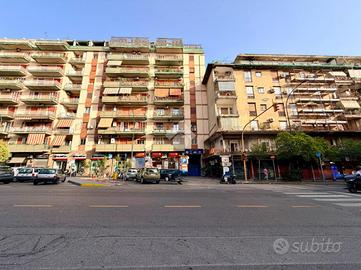 4 LOCALI A NAPOLI