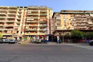 4 LOCALI A NAPOLI