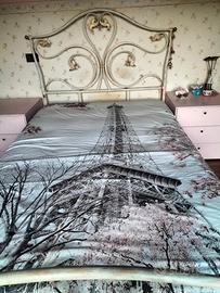 letto con due comodini