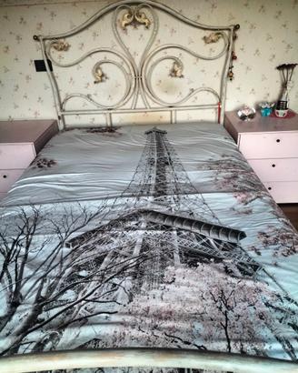 letto con due comodini