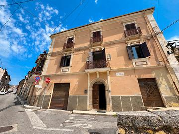Elegante palazzetto storico Magliano dei Marsi, AQ