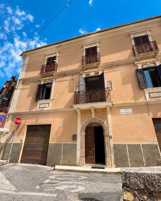 Elegante palazzetto storico Magliano dei Marsi, AQ