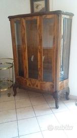 Vetrinetta in radica di noce e cristallo