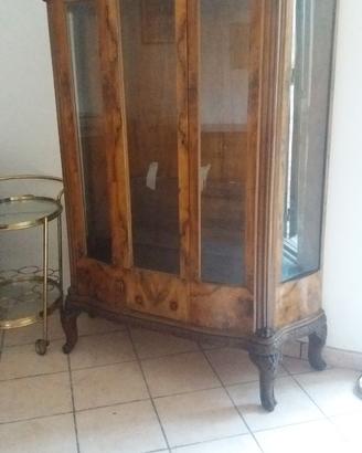 Vetrinetta in radica di noce e cristallo