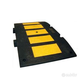 Dosso artificiale per una carreggiata