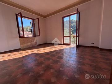 CASA SEMINDIPENDENTE A SARZANA