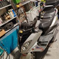 SYM 200 evo