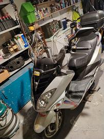 SYM 200 evo