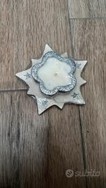 Candela a forma di fiore con brillantini