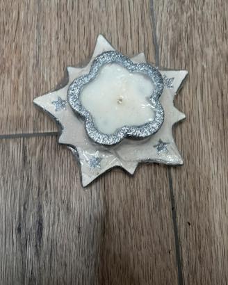 Candela a forma di fiore con brillantini