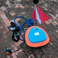 Respiratore galleggiante per attività subacquea