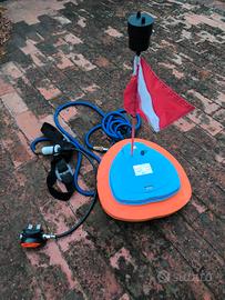 Respiratore galleggiante per attività subacquea