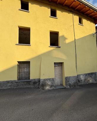 Casa cielo terra con due unità abitative