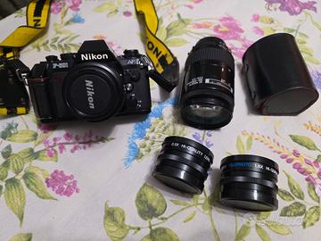 Macchina Nikon F501 AF e obiettivi reflex