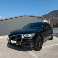 Audi Q7 S-line 7Posti