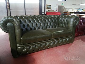 Divano Chesterfield 2 posti max in pelle vintage