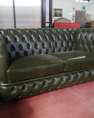 Divano Chesterfield 2 posti max in pelle vintage